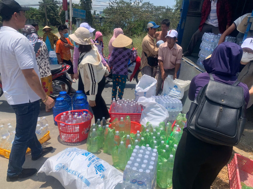 Với tiêu chi đồng đều không ai hơn ai. Quá trình tác nghiệp diễn ra thuận lợi nhanh chóng.